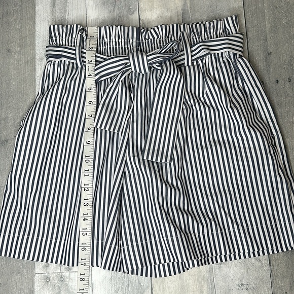 Michael Kors Navy Stripe Paper Bag Shorts NWOT Size 6 - Picture 9 of 12